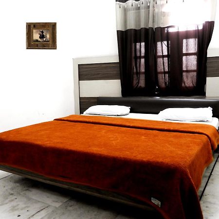 Time Square Guest House Jalandhar Bagian luar foto