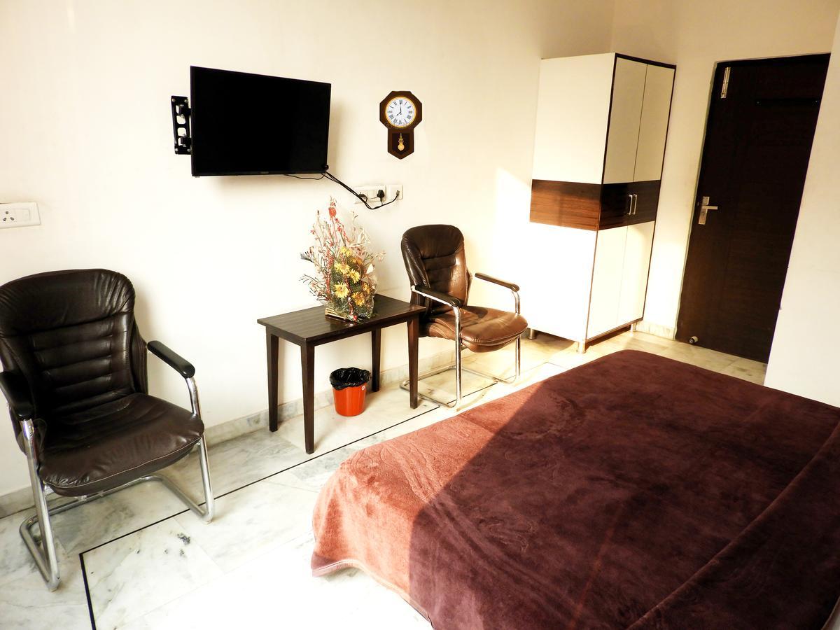 Time Square Guest House Jalandhar Bagian luar foto