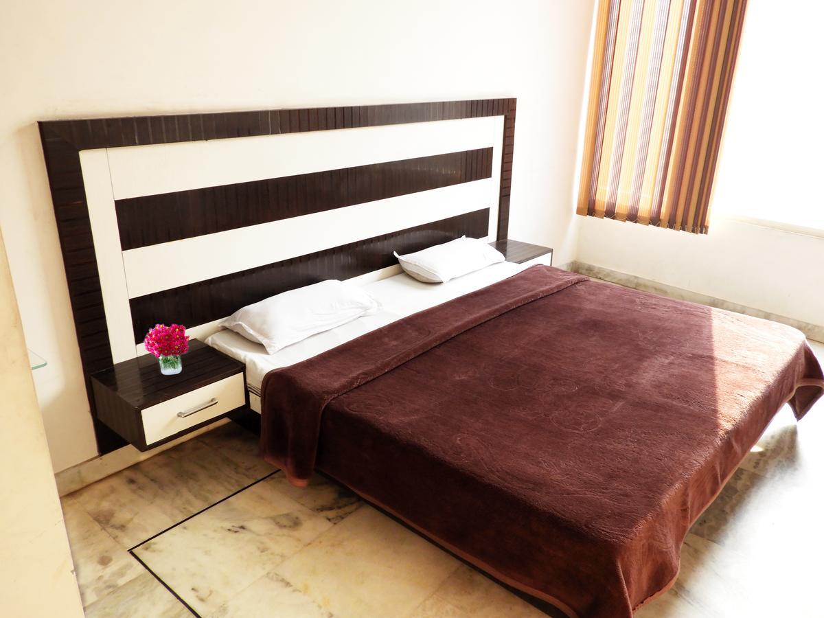 Time Square Guest House Jalandhar Bagian luar foto