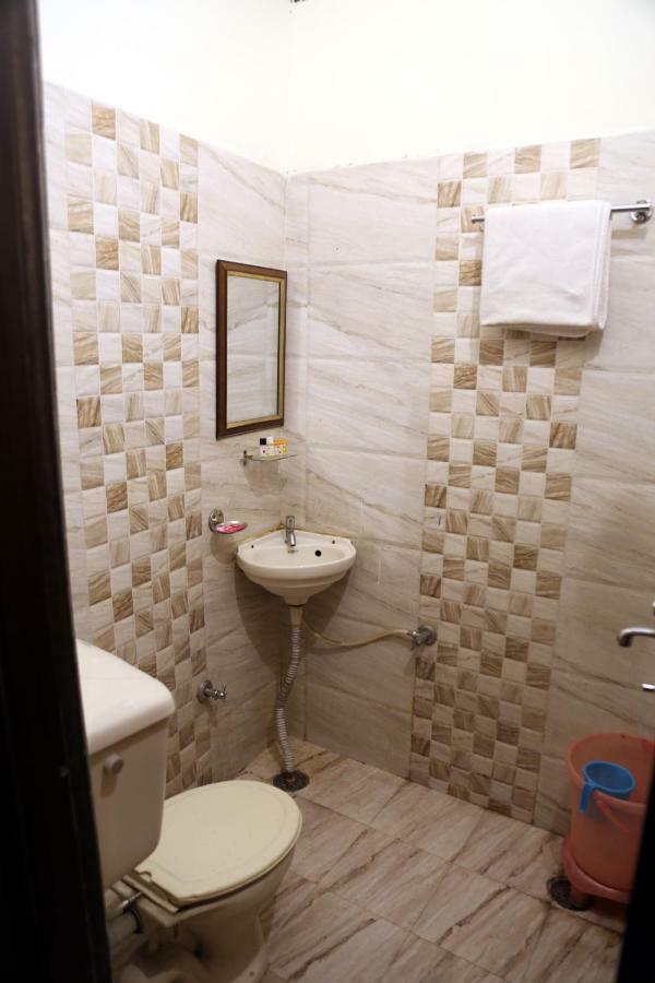 Time Square Guest House Jalandhar Bagian luar foto